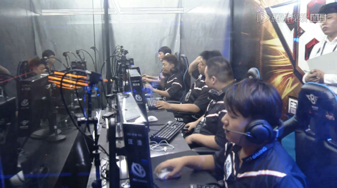 FPX冠军基石宣布退役：谢谢大家的支持，我没有遗憾