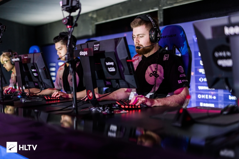 截止到上周为止，T1在联赛中的战绩为13胜1负 而这唯一的一负，正是输给了当时经历三连败的HLE